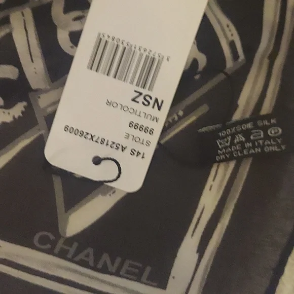 CHANEL Black and Gray Scarf - Picture 3 of 5